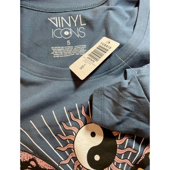 Vinyl Icons +5 Blue Crew Butterfly Floral Ying Yang Sun Graphic Short Sleeve Tee - Picture 6 of 6